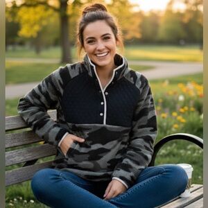 Maurices Women's Size Large Green Camo Pink Trim Fleece‎ Sherpa Pullover EUC